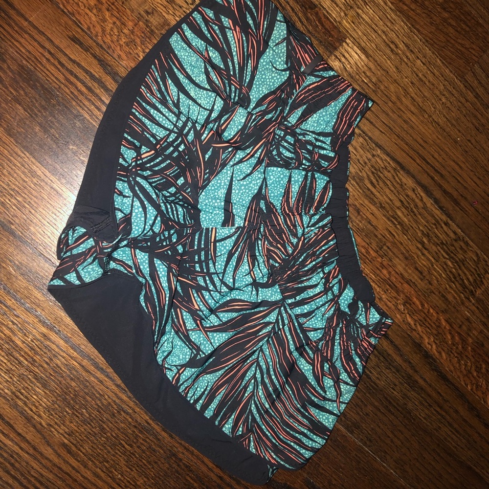 size 2 lulu lemon shorts